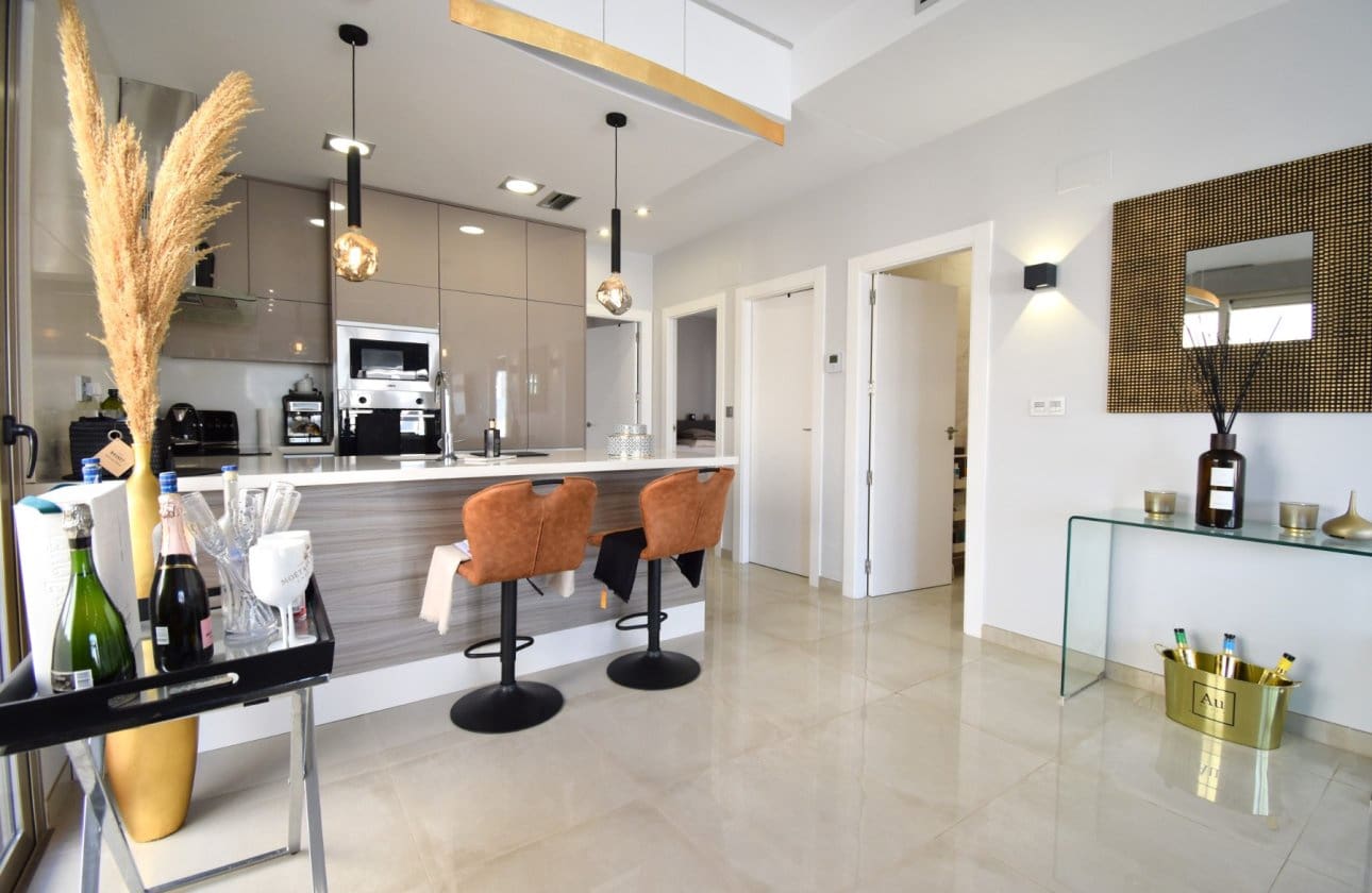 3 bedroom Villa for sale in Villamartin with pool - € 369,950 (Ref: 8974020)