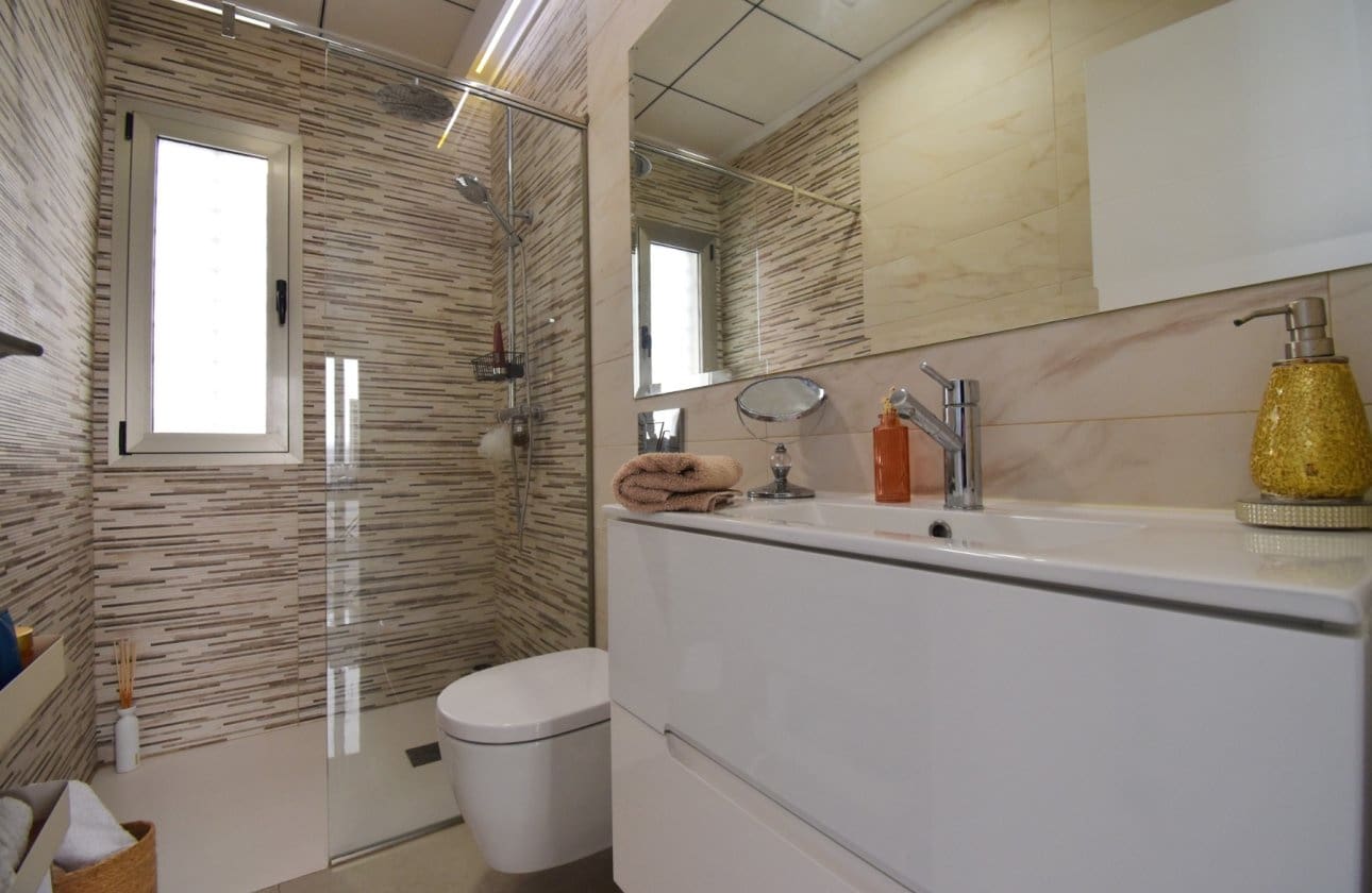 3 bedroom Villa for sale in Villamartin with pool - € 369,950 (Ref: 8974020)