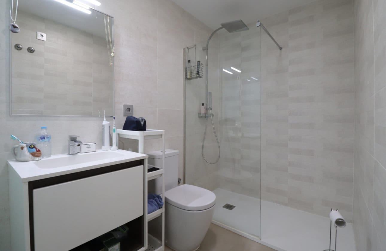 2 slaapkamer Appartement te koop in Los Montesinos met zwembad - € 219.950 (Ref: 8974030)