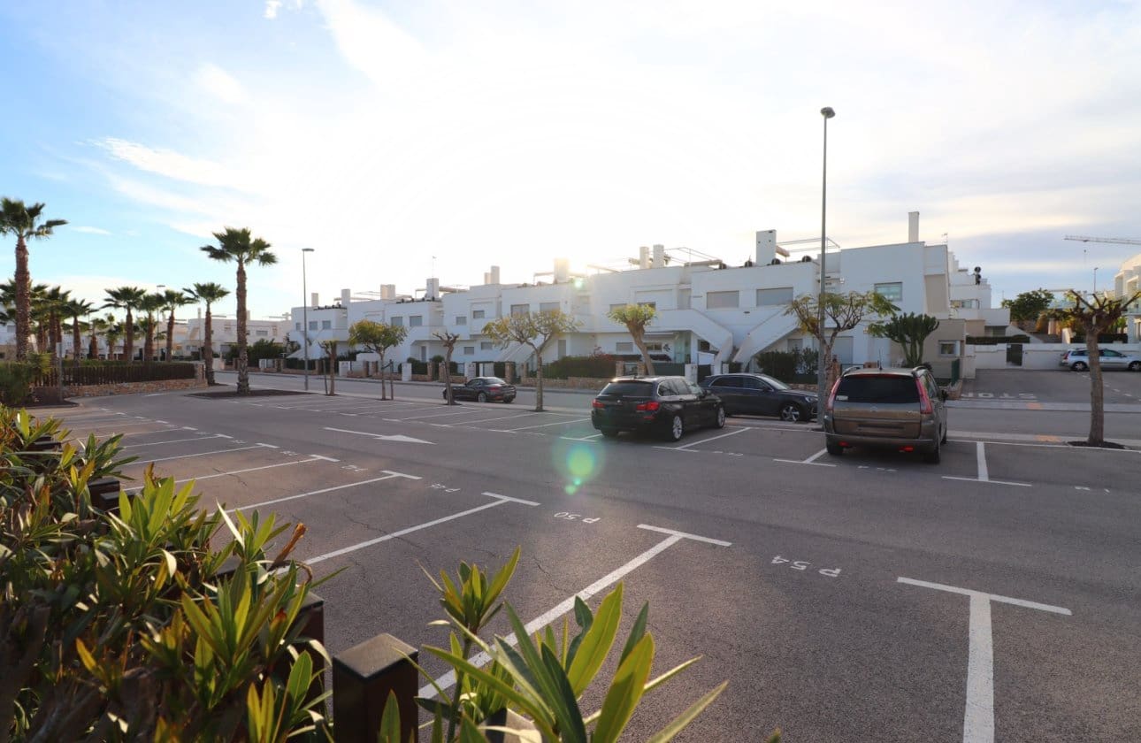 2 slaapkamer Appartement te koop in Los Montesinos met zwembad - € 219.950 (Ref: 8974030)