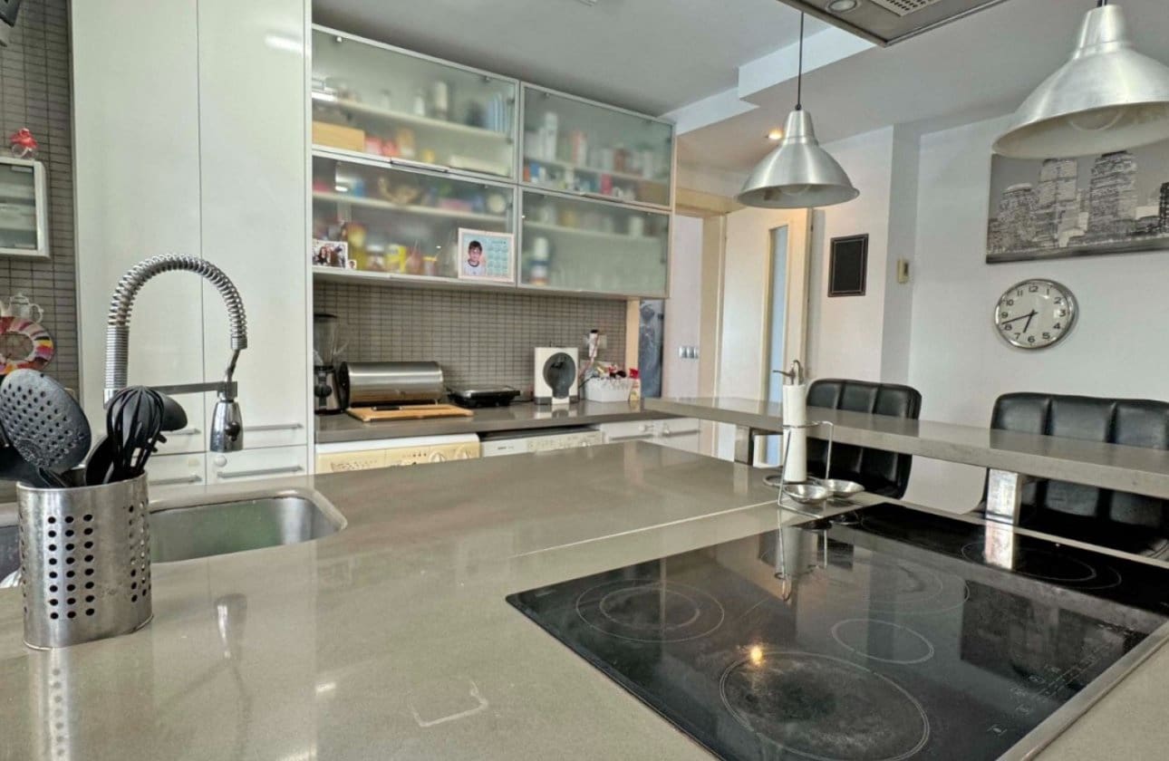 4 soveværelse Lejlighed til salg i Torrevieja - € 489.000 (Ref: 8977622)