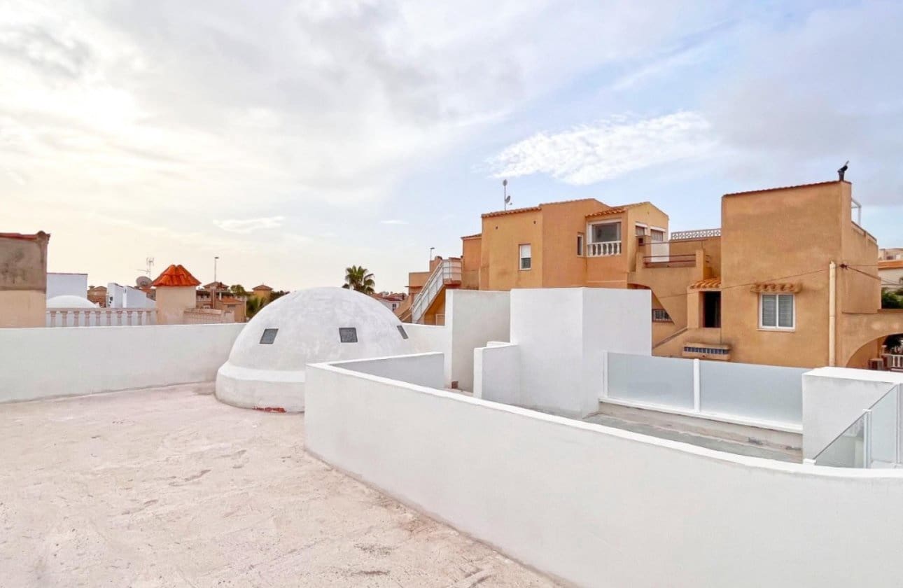 2 makuuhuone Bungalow myytävänä paikassa Playa Flamenca - 219 000 € (Ref: 8989896)