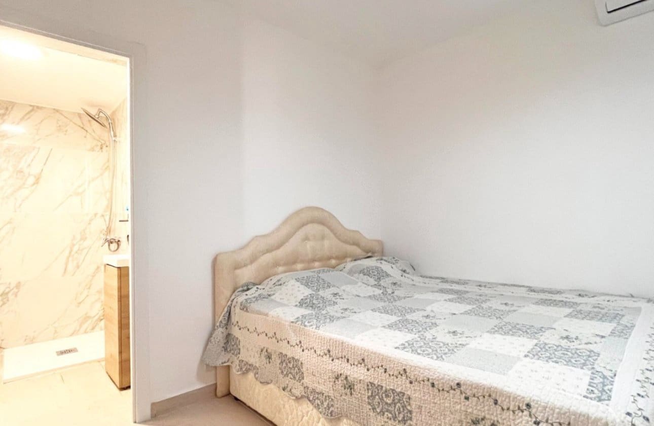 2 makuuhuone Bungalow myytävänä paikassa Playa Flamenca - 219 000 € (Ref: 8989896)