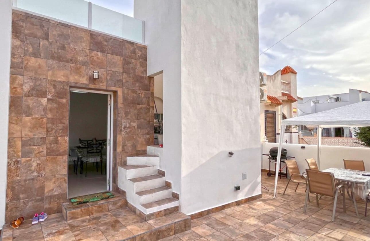 2 makuuhuone Bungalow myytävänä paikassa Playa Flamenca - 219 000 € (Ref: 8989896)