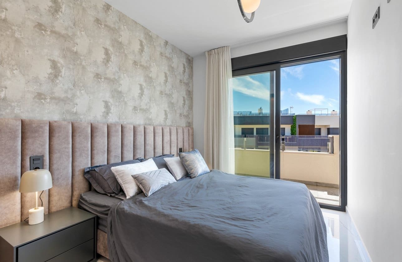 3 soveværelse Penthouse til salg i Orihuela Costa med swimmingpool - € 990.000 (Ref: 9028400)