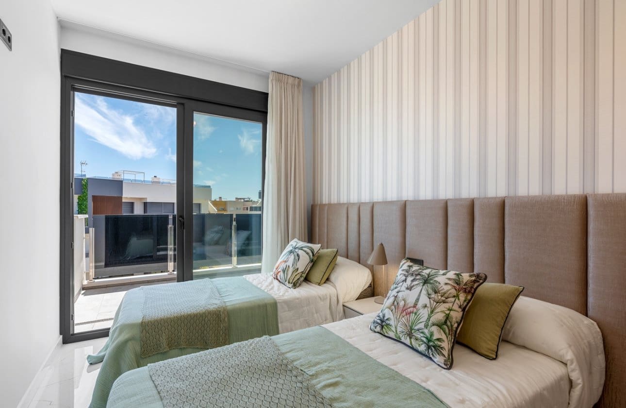 3 soveværelse Penthouse til salg i Orihuela Costa med swimmingpool - € 990.000 (Ref: 9028400)