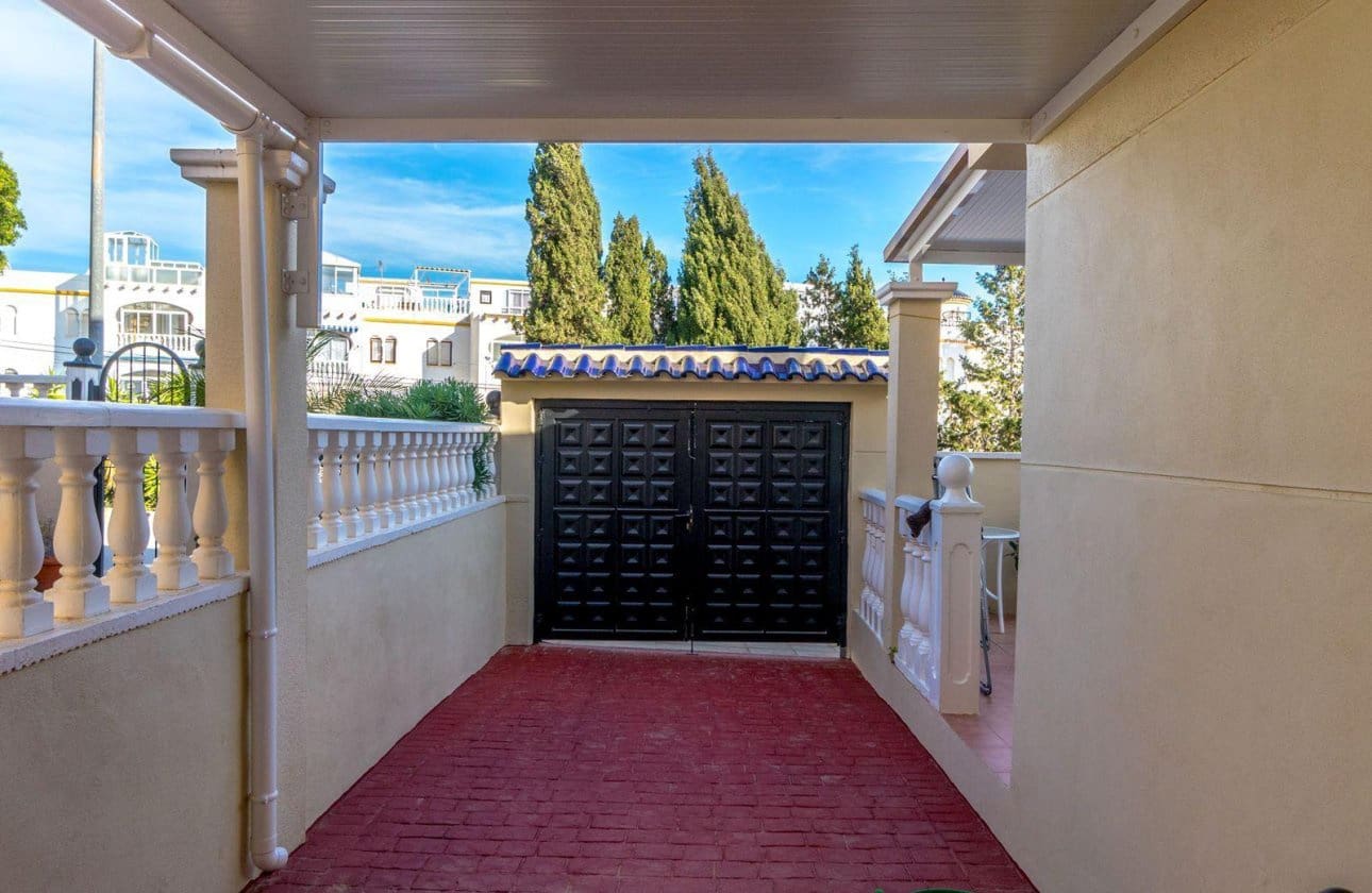 3 bedroom Villa for sale in Orihuela Costa - € 295,000 (Ref: 9042053)