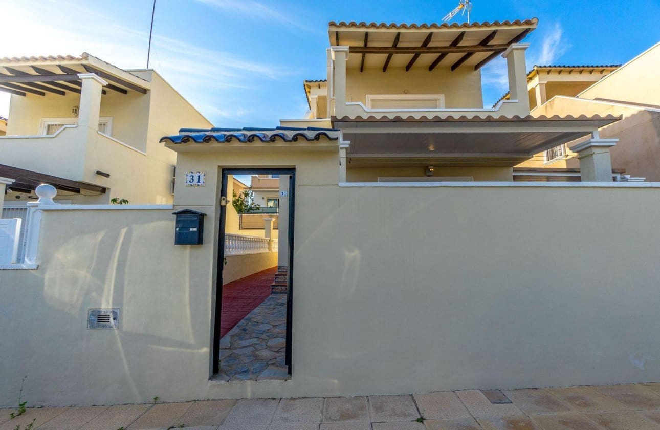 3 bedroom Villa for sale in Orihuela Costa - € 295,000 (Ref: 9042053)