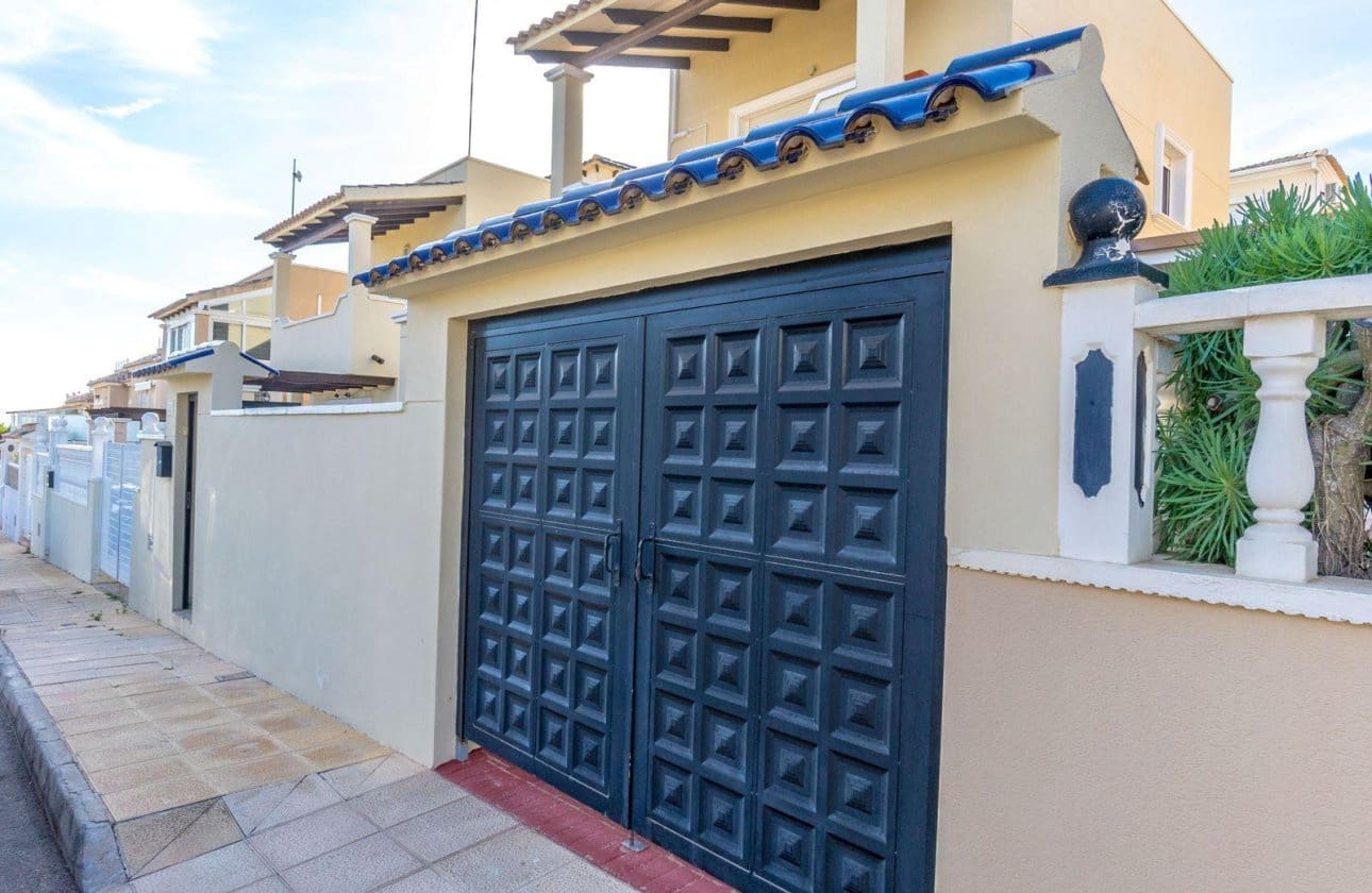 3 bedroom Villa for sale in Orihuela Costa - € 295,000 (Ref: 9042053)