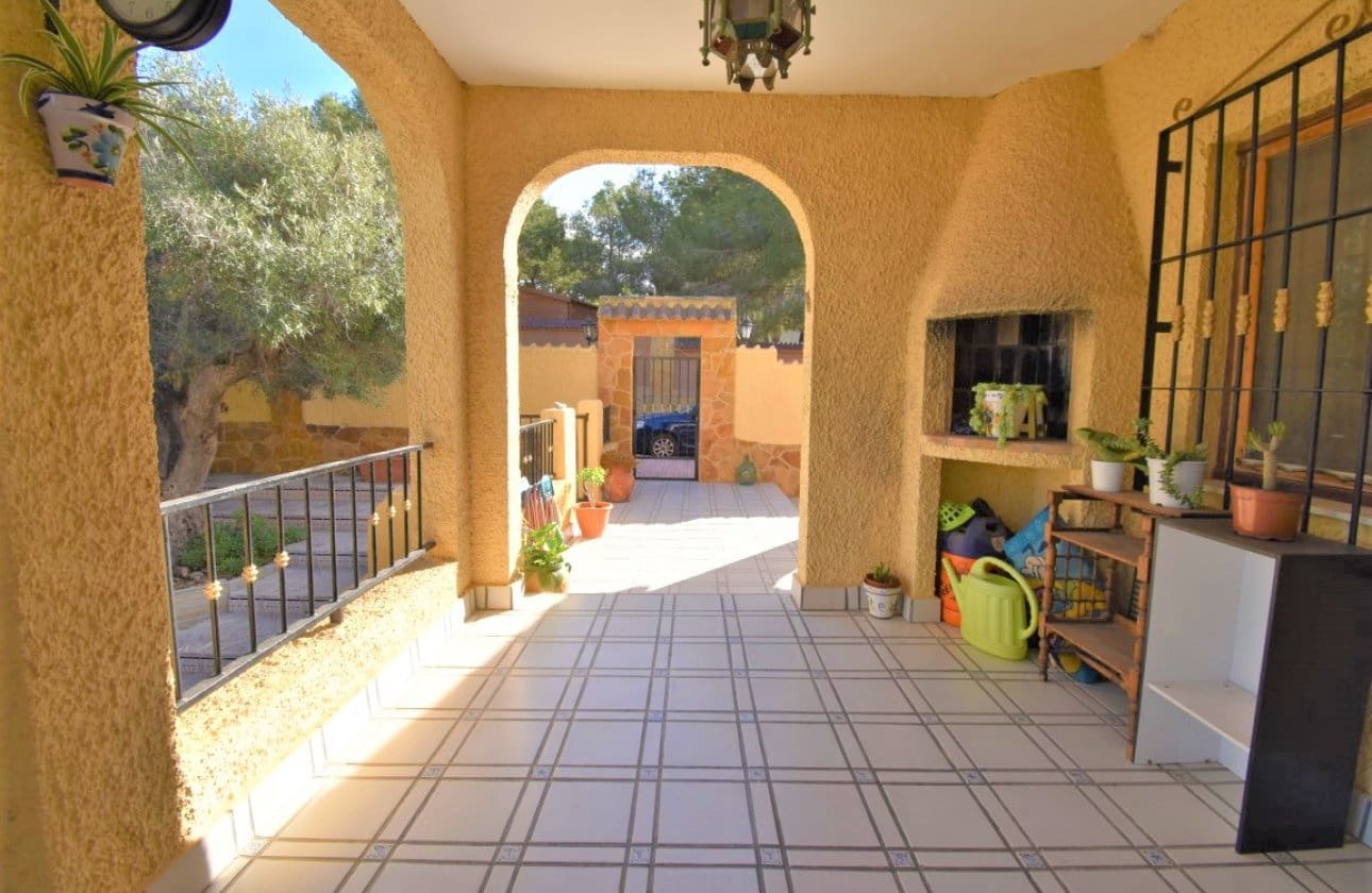 6 bedroom Villa for sale in Villamartin with pool - € 450,000 (Ref: 9134151)