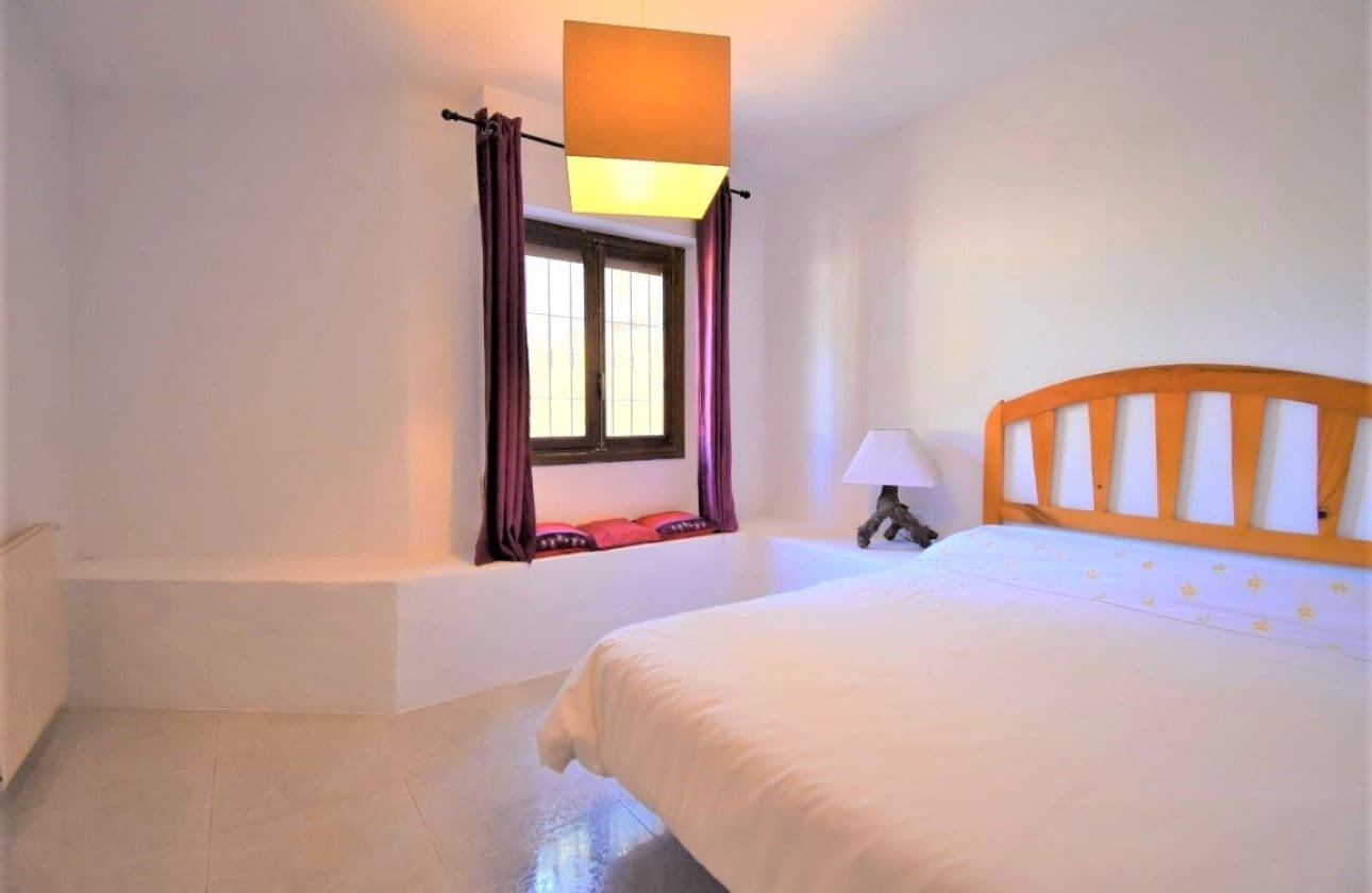 6 bedroom Villa for sale in Villamartin with pool - € 450,000 (Ref: 9134151)