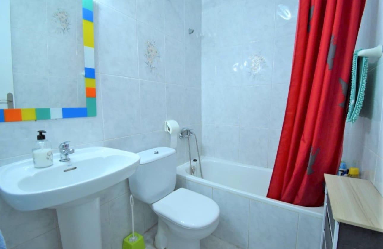 6 bedroom Villa for sale in Villamartin with pool - € 450,000 (Ref: 9134151)