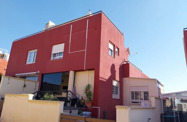 3 quarto Casa em Banda para venda em Blue Lagoon com piscina - 179 950 € (Ref: 9134152)