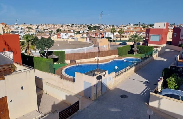 3 quarto Casa em Banda para venda em Blue Lagoon com piscina - 179 950 € (Ref: 9134152)