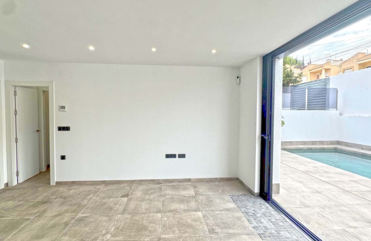 Chalet de 4 habitaciones en Los Balcones en venta con piscina - 495.000 € (Ref: 9134154)