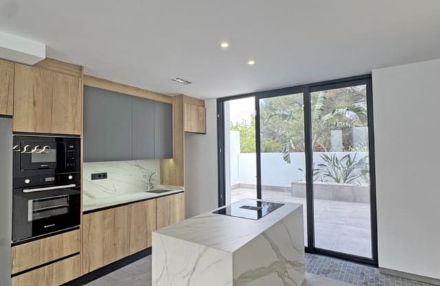 Chalet de 4 habitaciones en Los Balcones en venta con piscina - 495.000 € (Ref: 9134154)