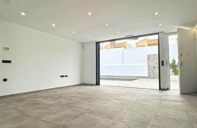 Chalet de 4 habitaciones en Los Balcones en venta con piscina - 495.000 € (Ref: 9134154)