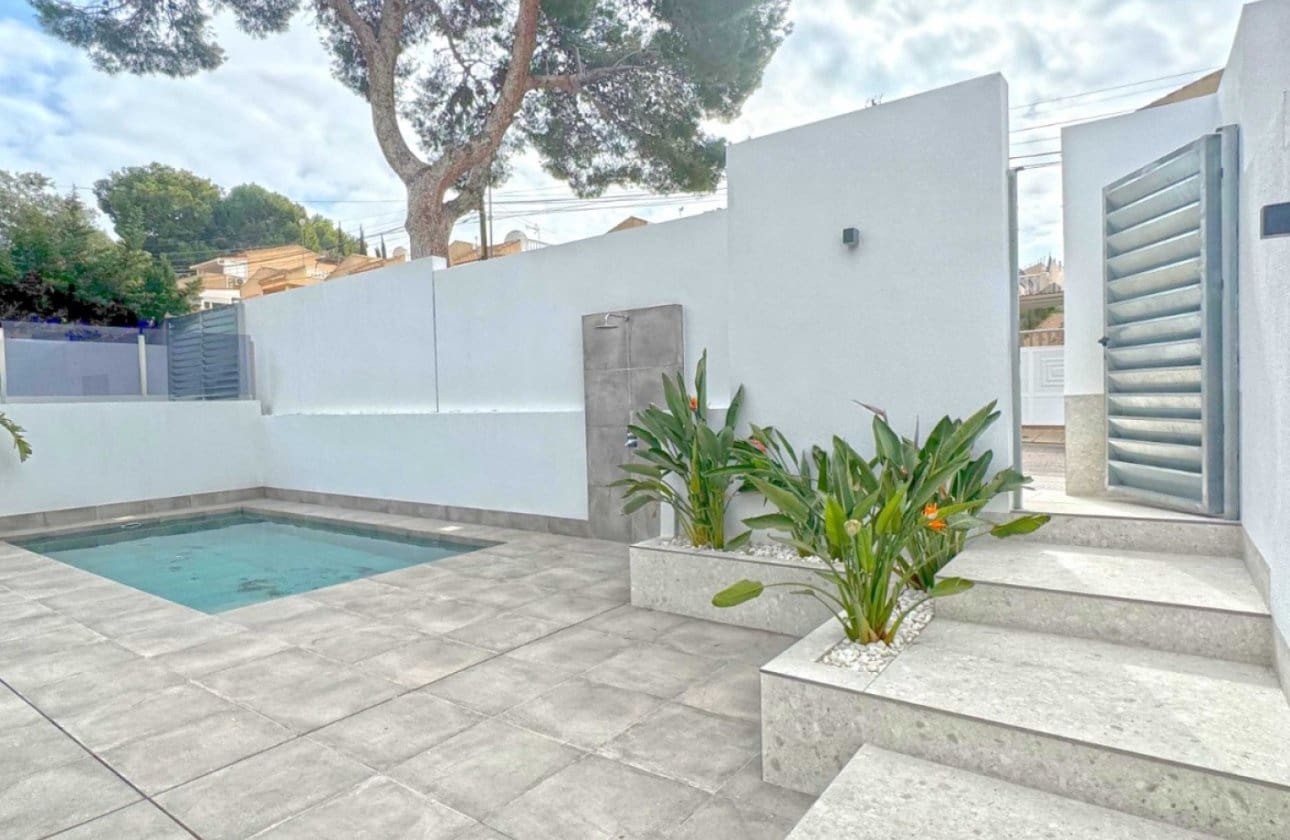 Chalet de 4 habitaciones en Los Balcones en venta con piscina - 495.000 € (Ref: 9134154)