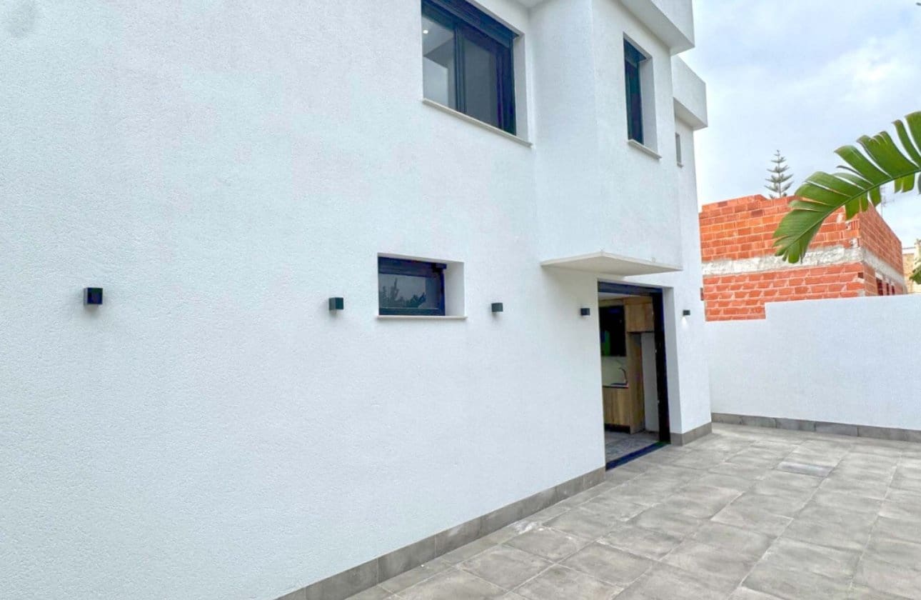 Chalet de 4 habitaciones en Los Balcones en venta con piscina - 495.000 € (Ref: 9134154)