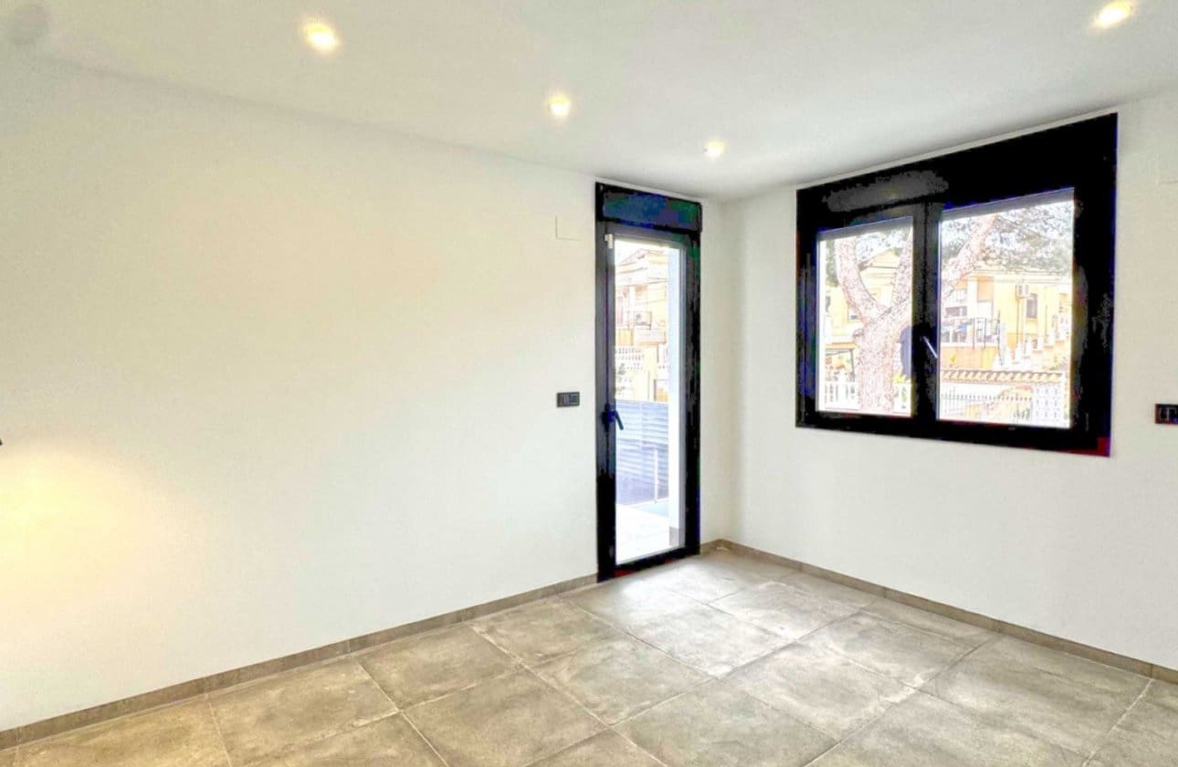 Chalet de 4 habitaciones en Los Balcones en venta con piscina - 495.000 € (Ref: 9134154)