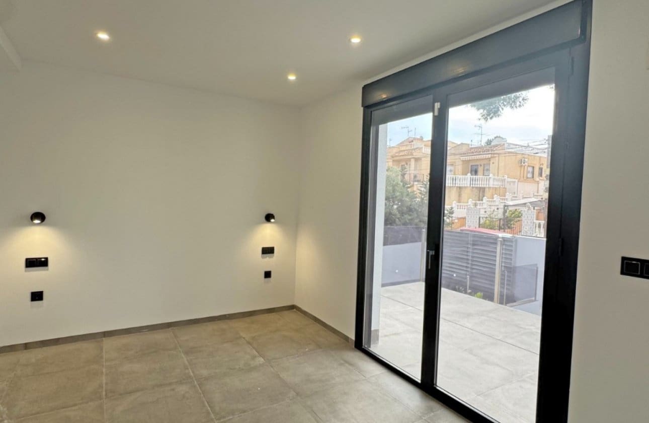 Chalet de 4 habitaciones en Los Balcones en venta con piscina - 495.000 € (Ref: 9134154)