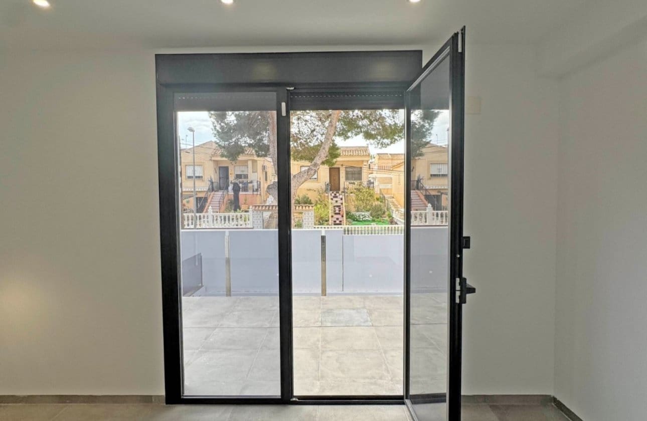 Chalet de 4 habitaciones en Los Balcones en venta con piscina - 495.000 € (Ref: 9134154)