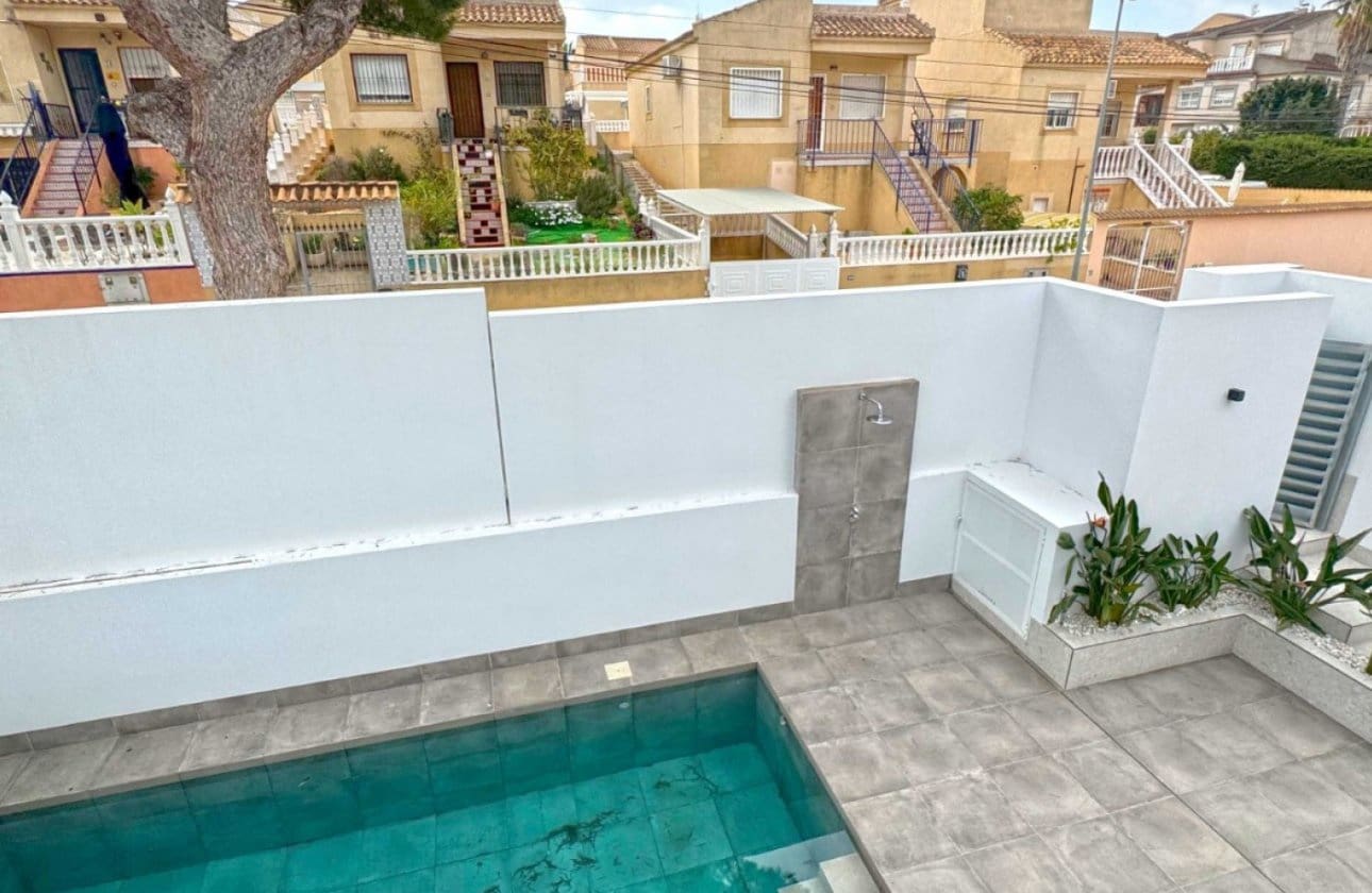 Chalet de 4 habitaciones en Los Balcones en venta con piscina - 495.000 € (Ref: 9134154)