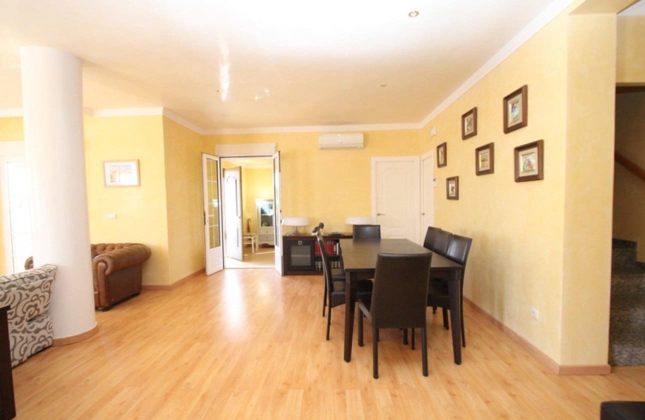 5 bedroom Villa for sale in Cabo Roig - € 1,250,000 (Ref: 9134157)