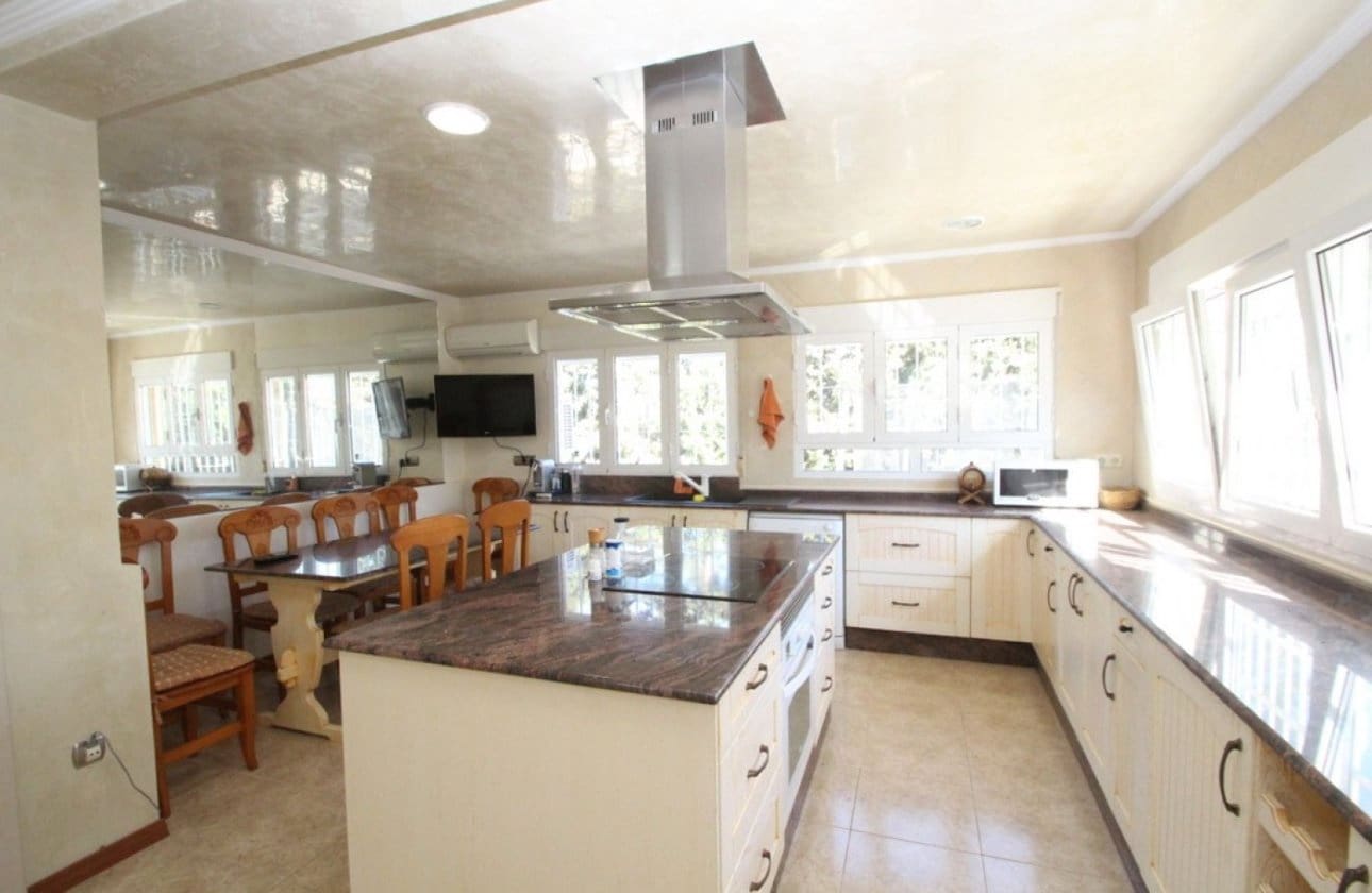 5 bedroom Villa for sale in Cabo Roig - € 1,250,000 (Ref: 9134157)