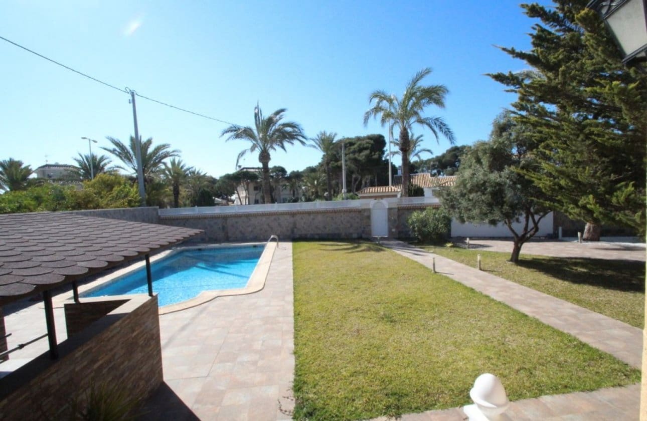5 bedroom Villa for sale in Cabo Roig - € 1,250,000 (Ref: 9134157)
