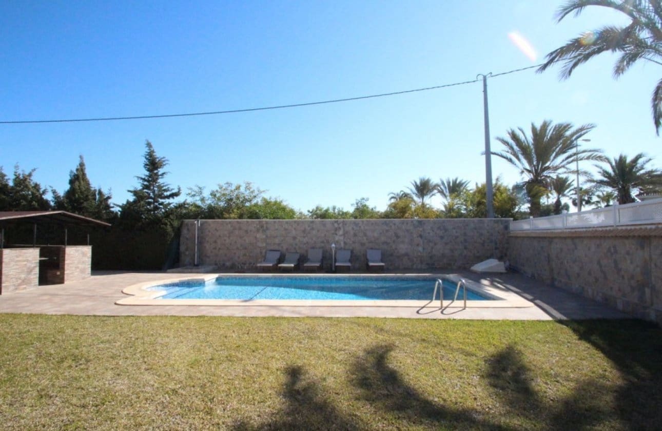5 bedroom Villa for sale in Cabo Roig - € 1,250,000 (Ref: 9134157)