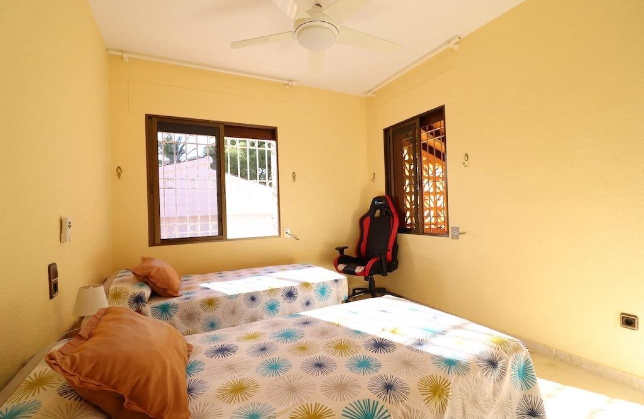 5 soveværelse Villa til salg i Cabo Roig med swimmingpool - € 760.000 (Ref: 9134158)