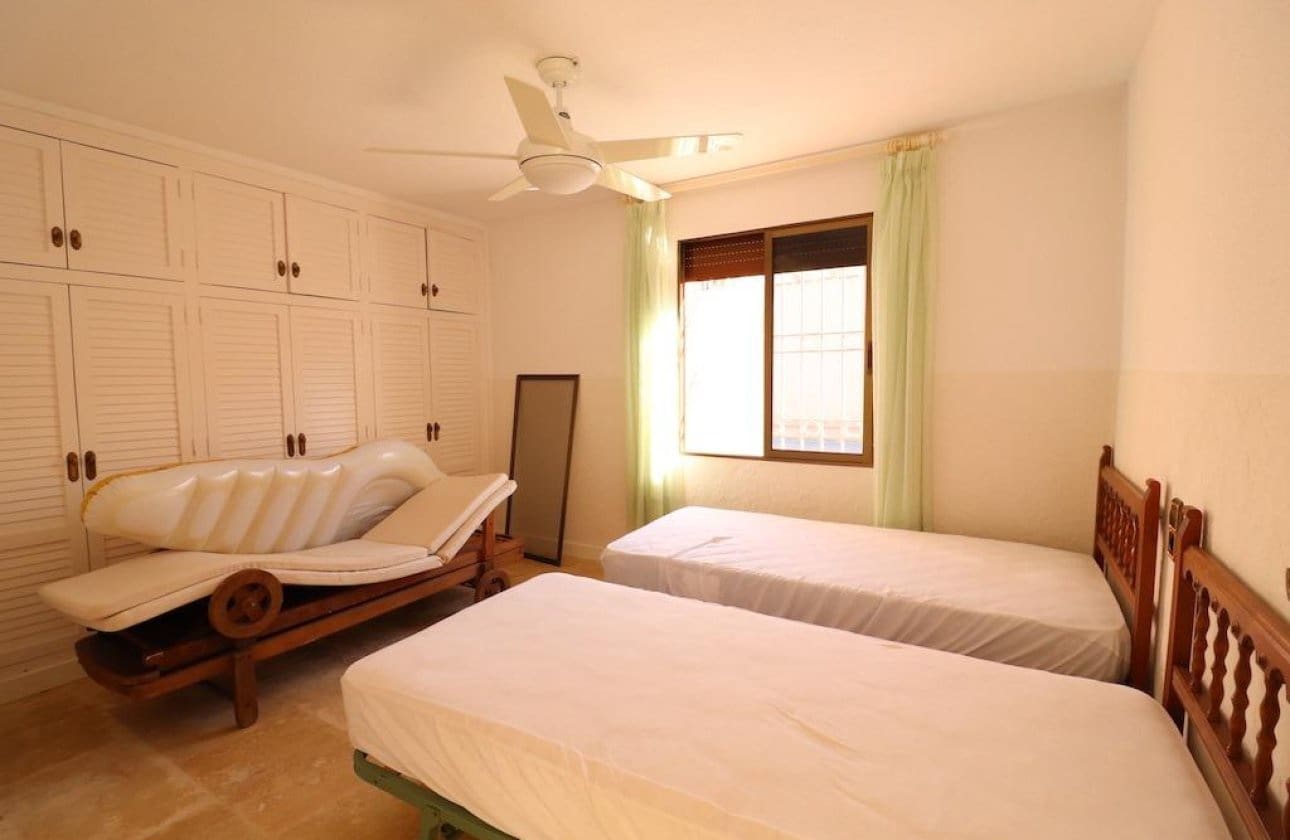 5 soveværelse Villa til salg i Cabo Roig med swimmingpool - € 760.000 (Ref: 9134158)