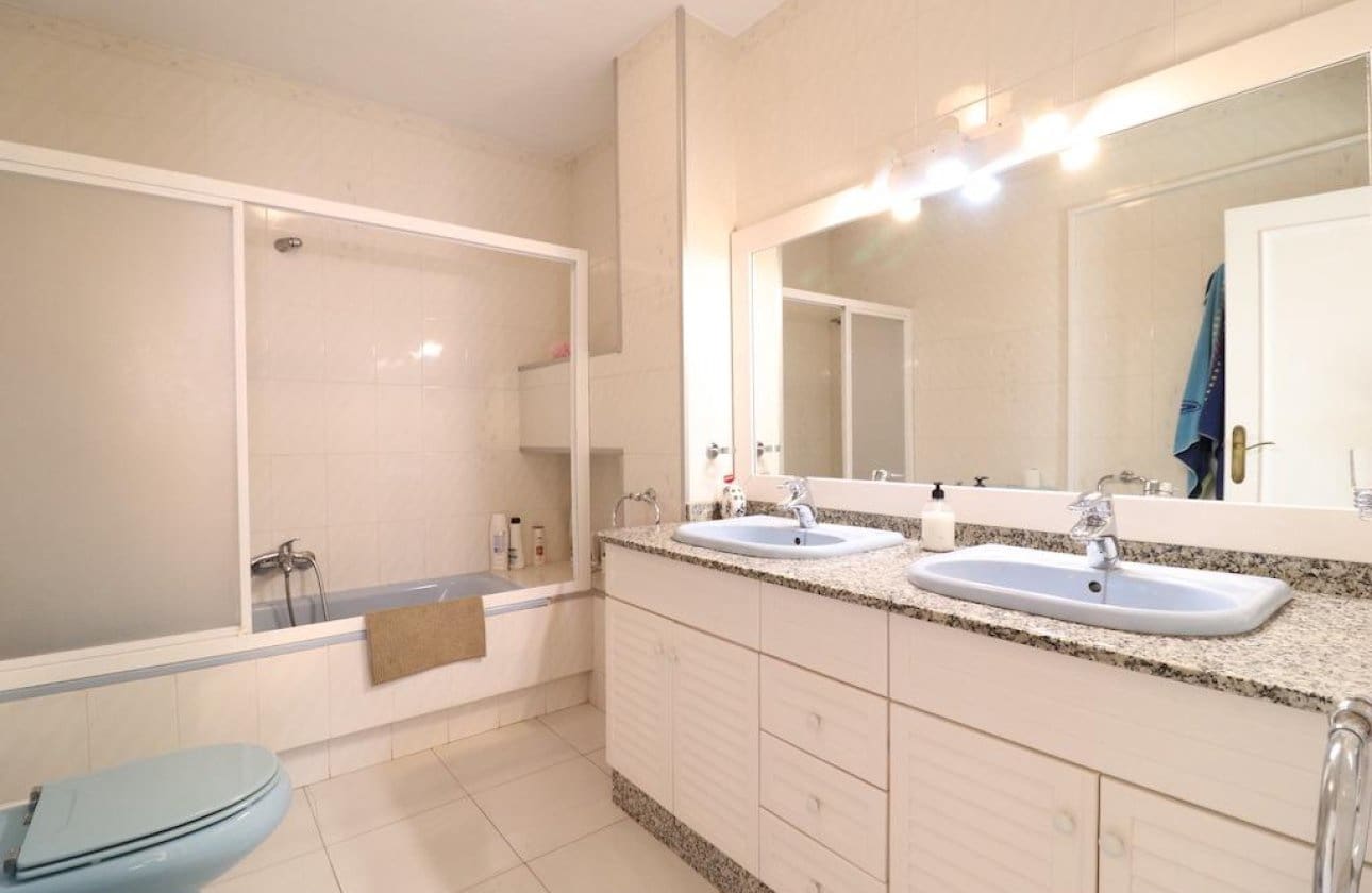 5 soveværelse Villa til salg i Cabo Roig med swimmingpool - € 760.000 (Ref: 9134158)