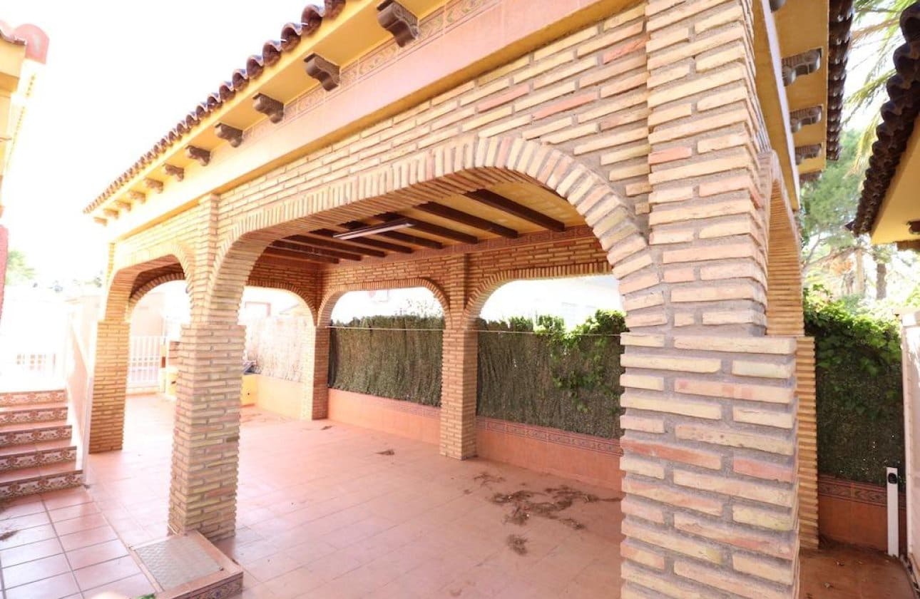 5 soveværelse Villa til salg i Cabo Roig med swimmingpool - € 760.000 (Ref: 9134158)