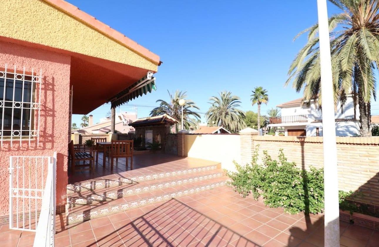 5 soveværelse Villa til salg i Cabo Roig med swimmingpool - € 760.000 (Ref: 9134158)