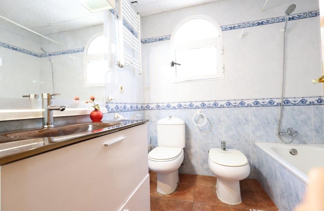 4 soverom Villa til salgs i Playa Flamenca med svømmebasseng - € 565 000 (Ref: 9134159)