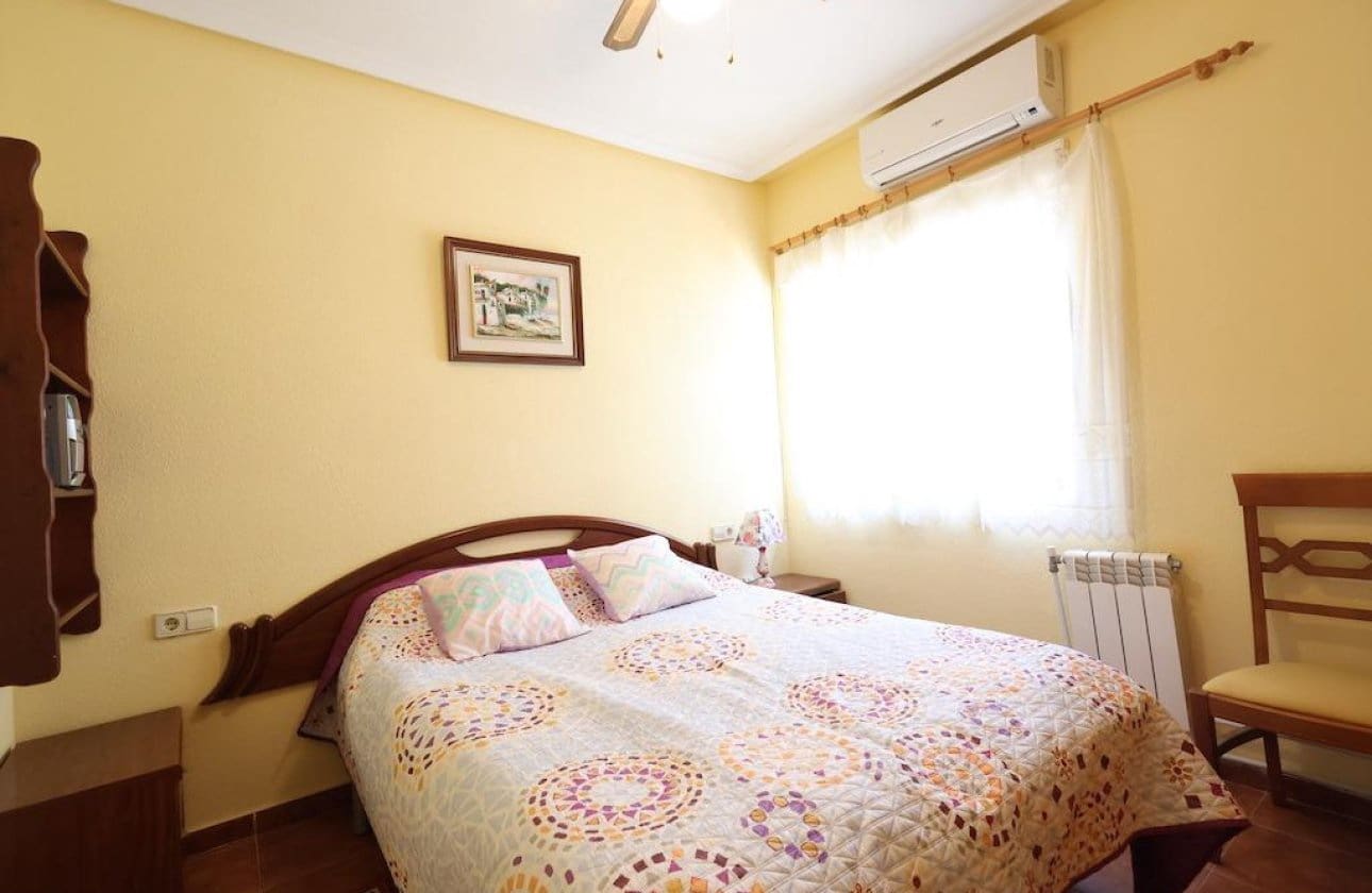 4 soverom Villa til salgs i Playa Flamenca med svømmebasseng - € 565 000 (Ref: 9134159)