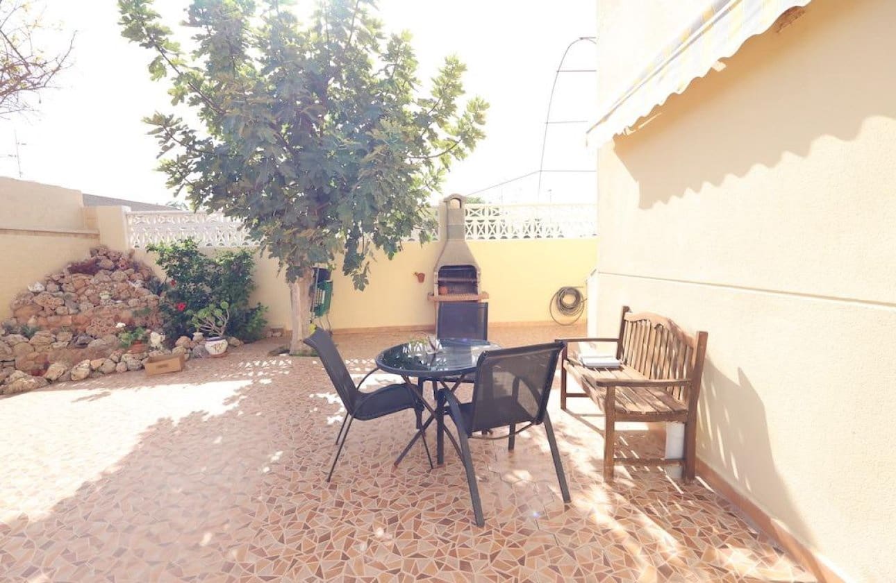 4 soverom Villa til salgs i Playa Flamenca med svømmebasseng - € 565 000 (Ref: 9134159)