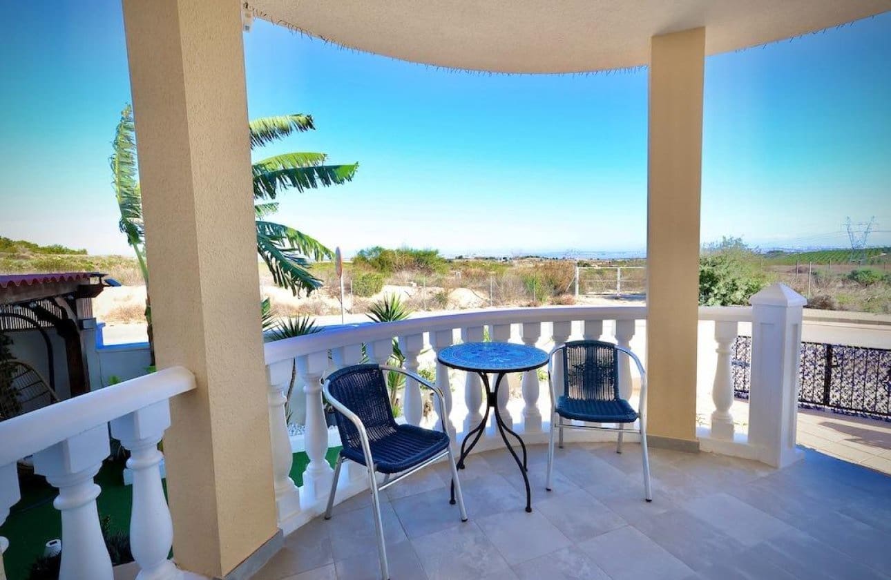 4 slaapkamer Villa te koop in San Miguel de Salinas met zwembad - € 320.000 (Ref: 9134160)