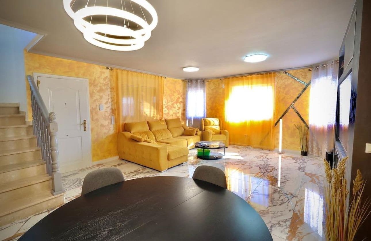 4 slaapkamer Villa te koop in San Miguel de Salinas met zwembad - € 320.000 (Ref: 9134160)