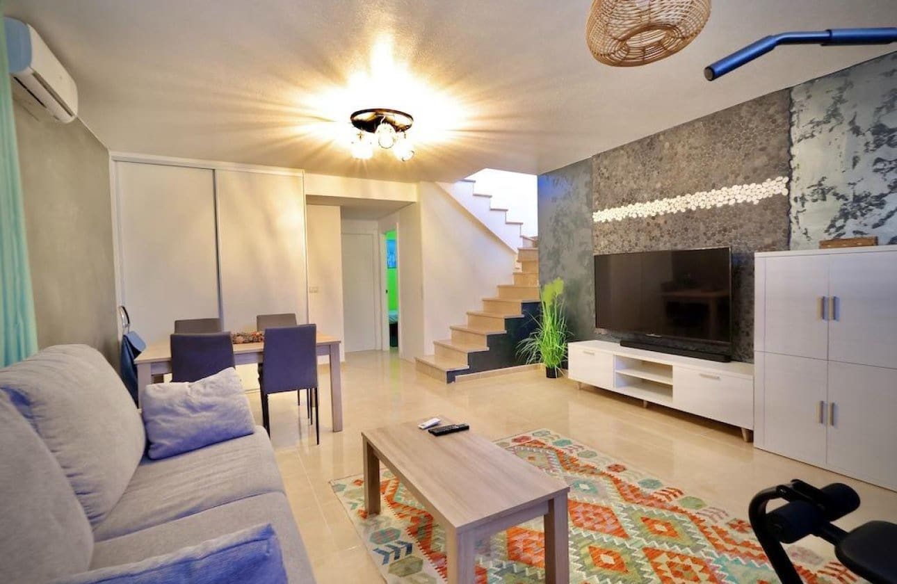 4 slaapkamer Villa te koop in San Miguel de Salinas met zwembad - € 320.000 (Ref: 9134160)