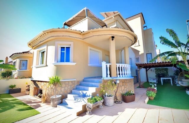 4 slaapkamer Villa te koop in San Miguel de Salinas met zwembad - € 320.000 (Ref: 9134160)