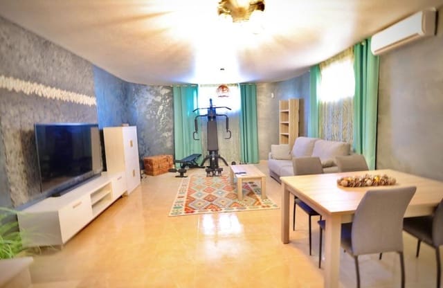 4 slaapkamer Villa te koop in San Miguel de Salinas met zwembad - € 320.000 (Ref: 9134160)