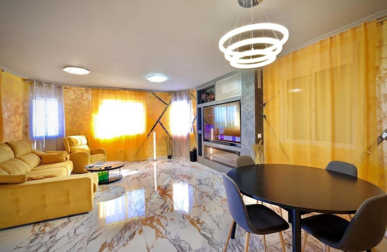 4 slaapkamer Villa te koop in San Miguel de Salinas met zwembad - € 320.000 (Ref: 9134160)