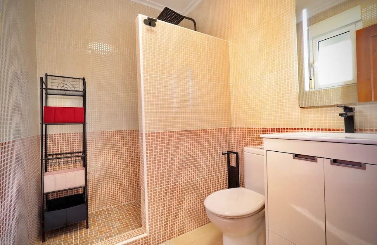 4 slaapkamer Villa te koop in San Miguel de Salinas met zwembad - € 320.000 (Ref: 9134160)