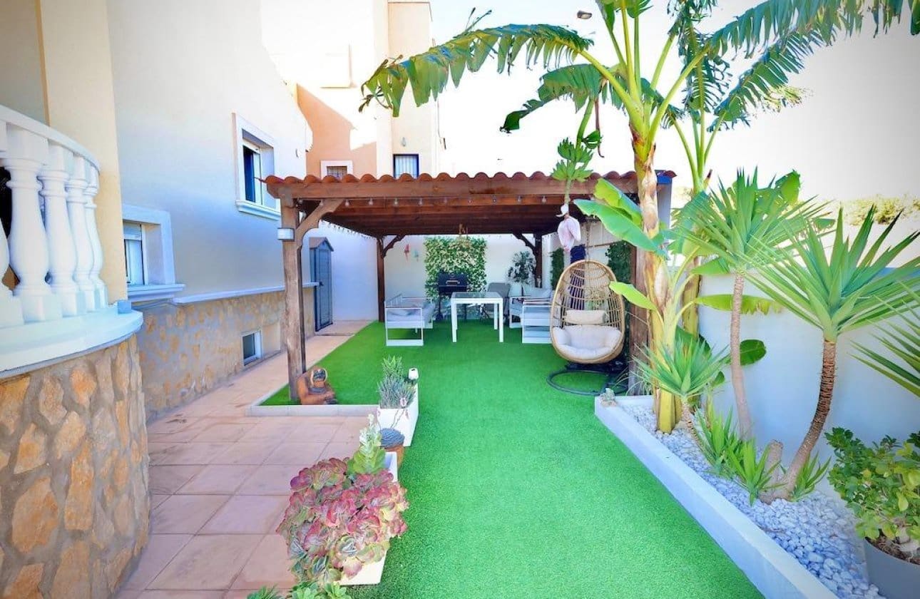 4 slaapkamer Villa te koop in San Miguel de Salinas met zwembad - € 320.000 (Ref: 9134160)