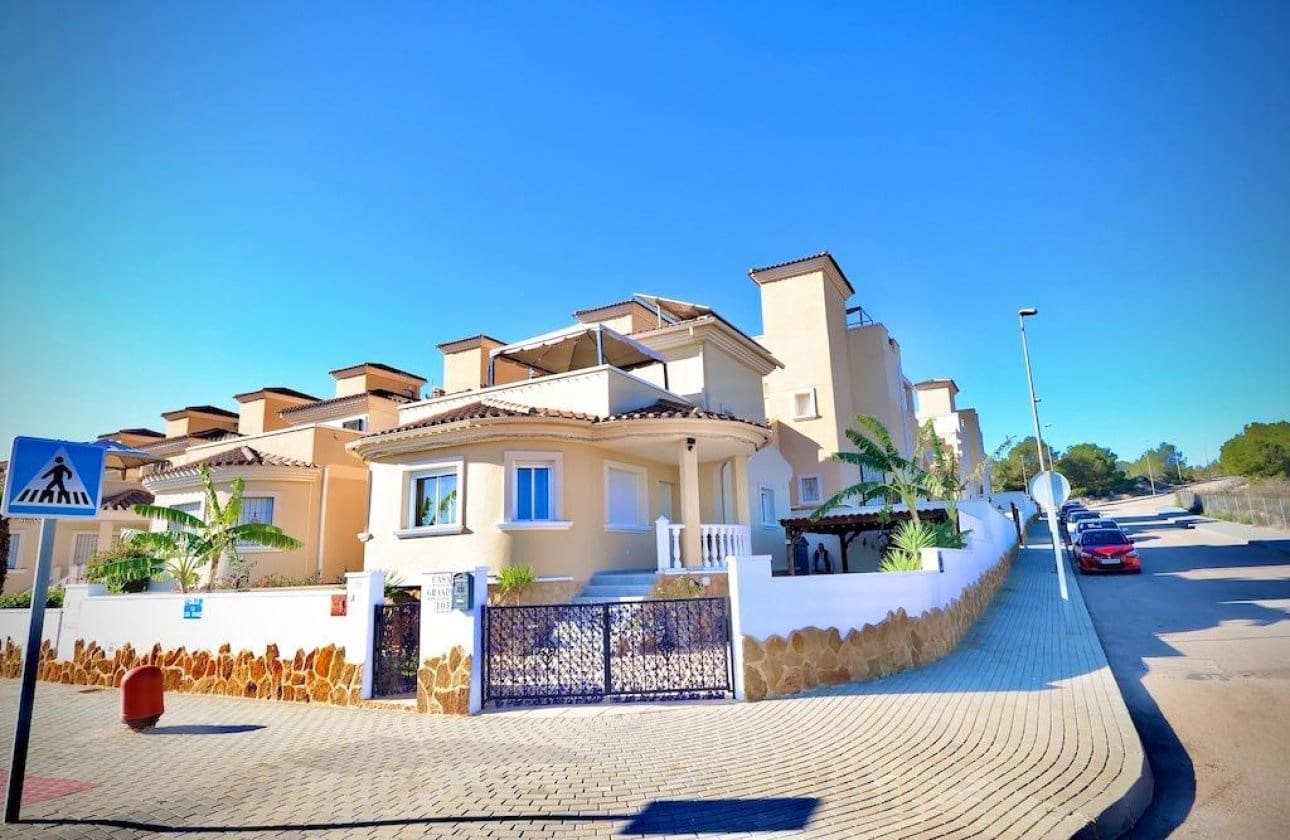 4 slaapkamer Villa te koop in San Miguel de Salinas met zwembad - € 320.000 (Ref: 9134160)