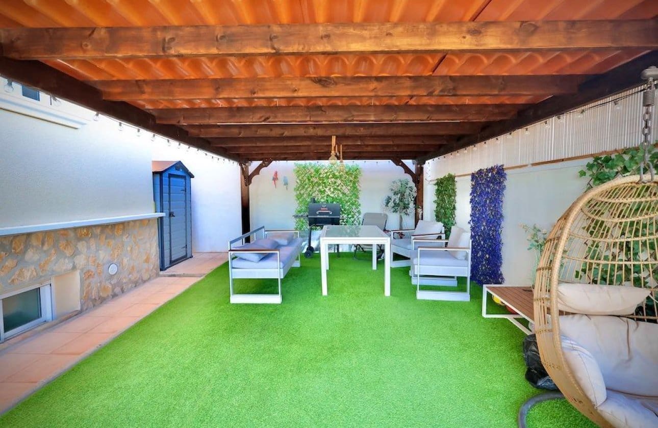 4 slaapkamer Villa te koop in San Miguel de Salinas met zwembad - € 320.000 (Ref: 9134160)