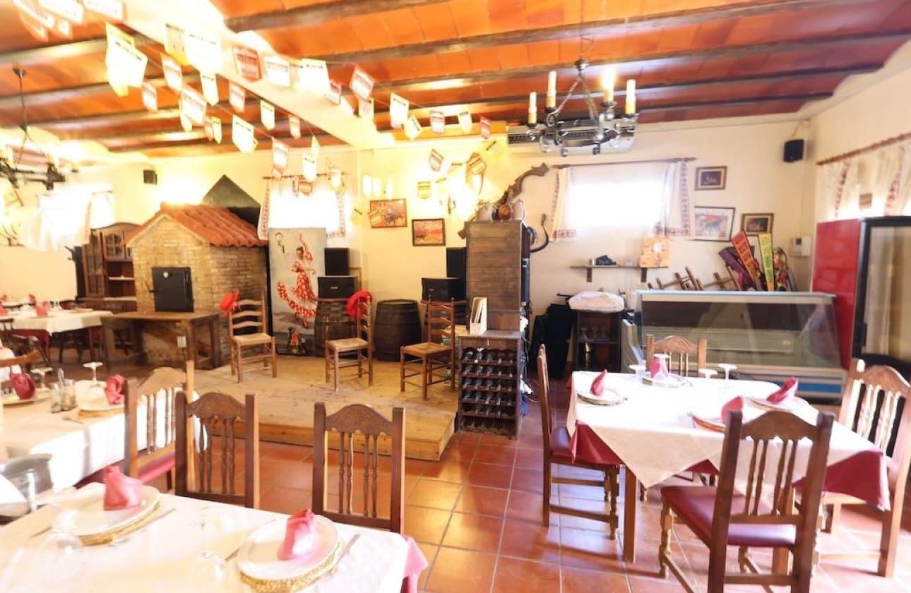 4 soveværelse Erhverv til salg i La Zenia - € 750.000 (Ref: 9134162)